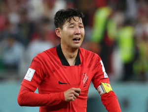 눈물 보인 ‘주장’ 손흥민 “이 순간을 기다렸다”