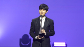 ‘데프트’ 김혁규, LCK 어워드서 ‘중꺾마’로 특별상 수상