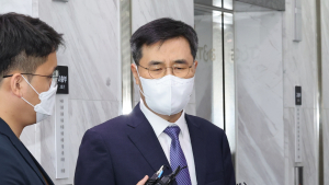 전익수 강등 효력정지…故이 중사 유족 “장군으로 의기양양 전역”