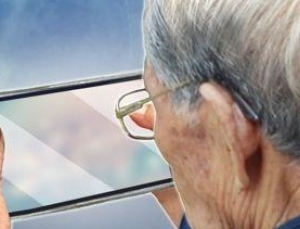 ‘매체이용 개인화’ 고령층 확대…60대 47% “스마트폰은 필수”