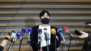 류현진, 한 달 휴식 마치고 출국…“내년 7월 복귀 목표”