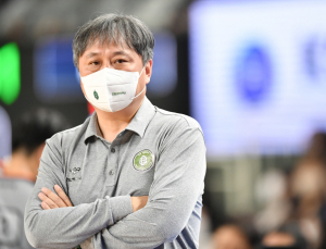 DB 이상범 감독 자진 사퇴…김주성 대행 체제 전환