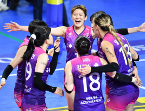 감독·김연경 없었지만…흥국생명, 기업은행 꺾고 4연승 달려