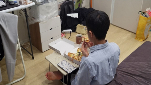침대, 옷장 중 무엇을 뺄까요