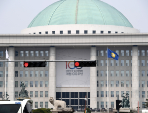 확률형 아이템 규제 본격화… 게임사 수익 모델도 변할까