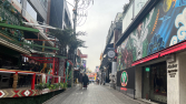 불 꺼진 이태원 상가, 추모의 불빛 밝히는 시민들
