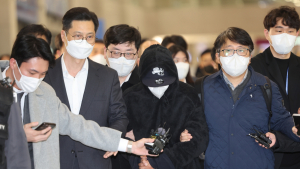 '김성태 금고지기' 쌍방울 본부장 검찰 도착