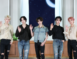 투모로우바이투게더, 빌보드 음반 차트 3위