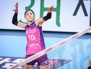 김연경, 은퇴 가능성 시사…“높은 자리 있을 때 내려와야”