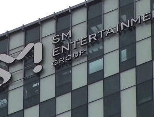 SM 발목 잡은 이수만… 가처분 신청 첫 심리