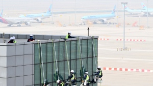 봄맞이 묵은 때 벗기는 인천공항 