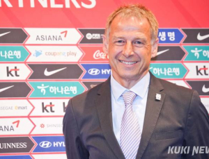 울산 찾은 축구팬들에 물었습니다 “클린스만 감독 어떨 것 같나요?”