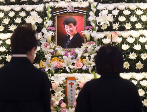  故 현미, 가요계 큰 별 지다 