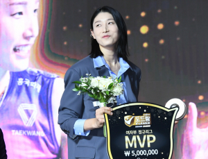 현역 연장 가닥 잡은 김연경 “선수 생활 하기로 마음먹어” [V리그]
