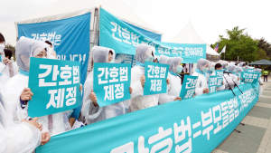 '간호법 표결 D-2' 국회에 모인 간호사들