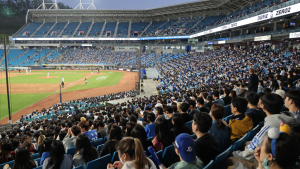 악재에도 이상 무…프로야구, 101경기 만에 100만 관중 돌파