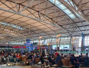 131만명 vs -180명…인천공항 보안경비원의 한숨