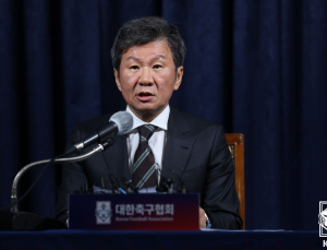 ‘이사진 개편’ 정몽규 회장 “사면 사태에 사퇴 고민, 안정 위해 최우선”