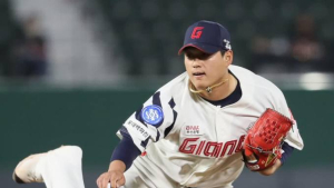 유망주 포수서 에이스 투수로…롯데 나균안, 4월 MVP