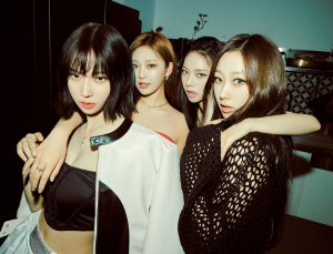 에스파, K팝 가수 최초 칸 영화제 레드카펫 입성