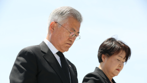 문재인 전 대통령, 퇴임 후 첫 5·18묘지 참배