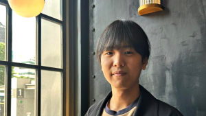 신촌거리 흐르는 피아노 선율, 그의 손끝에서 시작한다