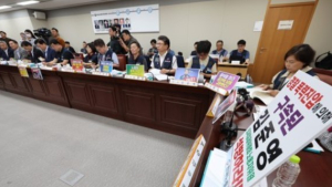 한국노총 “경사노위 중단·尹정권 심판 투쟁”… 최저임금위도 흔들