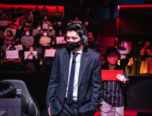 LCK 사무국, KT 강동훈 감독에 ‘2주 출장 정지’ 징계