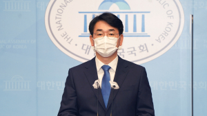 권경애 정직 1년에…박용진 “중징계로 받아들여지는 자체가 황당”