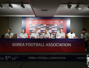 클린스만 감독 “공격 축구 원하지만…유동적이고 많은 전술 준비해야”