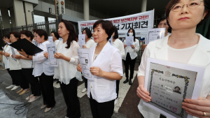 면허증 반납한 간호사들 