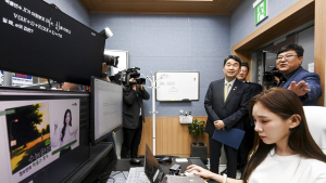 EBS 수능강의 제작 현장 방문한 이주호 부총리