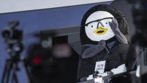 톰 크루즈에게 질문하는 펭수 기자