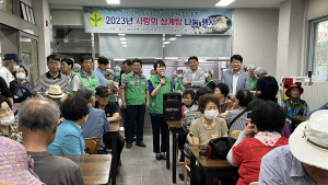 전주시새마을부녀회, 금암노인복지관서 어르신에 삼계탕 나눔 봉사