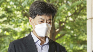 보석 석방 후 첫 공판 출석하는 송병주 전 용산서 상황실장