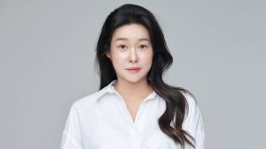 현영 “상품권 사기 피해자일 뿐”…활동 강행