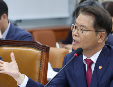 ‘시럽급여’ 논란에 고용부 장관 “재취업 촉진해 자립 돕자는 취지”