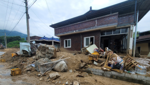 절규하는 수재민들 “정치권, 말에 책임져라”