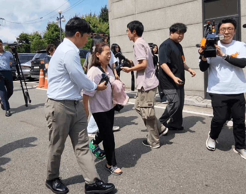 “기각도 억울한데··· 北소행이라니” 유가족 절규