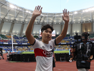 PSG 유니폼 입고 한국 온 이강인 “한국에 좋은 선수 많다는 것 증명할 것”