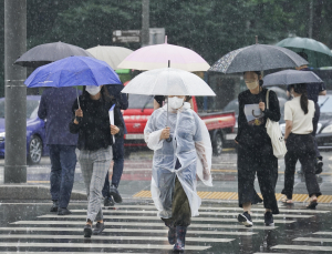 재택근무·시설 점검… 기업들도 카눈 대비령  