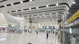 태풍 카눈 여파에 제주공항 항공편 이틀째 결항