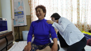 섬마을 주민 건강 지켜요... 뱃길 따라 찾아온 온정 