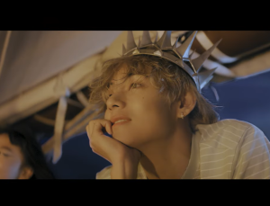 BTS 뷔 빼닮은 솔로음반 “직항 대신 차곡차곡”