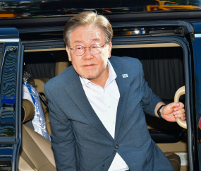 '단식 10일차' 이재명, 쌍방울 대북송금 의혹 검찰 출석 