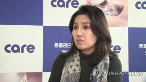 소주병 들고 경찰차 막아선  ‘케어’ 박소연 전 대표 구속