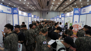 '장병들의 뜨거운 취업 열기' 국군장병 취업박람회