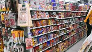 “아이들보다 어른 입맛”…과자에도 트렌드가 있다