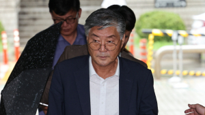 검찰, ‘프로축구 입단 비리’ 10명 기소…‘벤투호 코치’ 최태욱도 불구속 기소