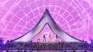 성대했던 블랙핑크 콘서트, ‘지각 입장’ 아쉽네